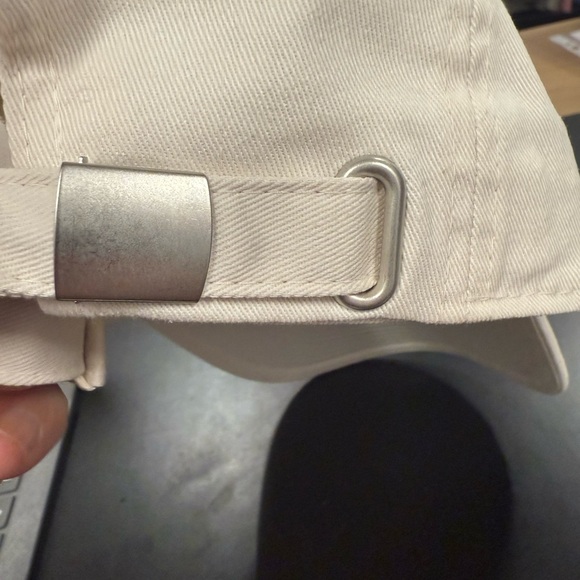 MATTEO Beige Cap with Red Embroidery - Picture 4 of 9